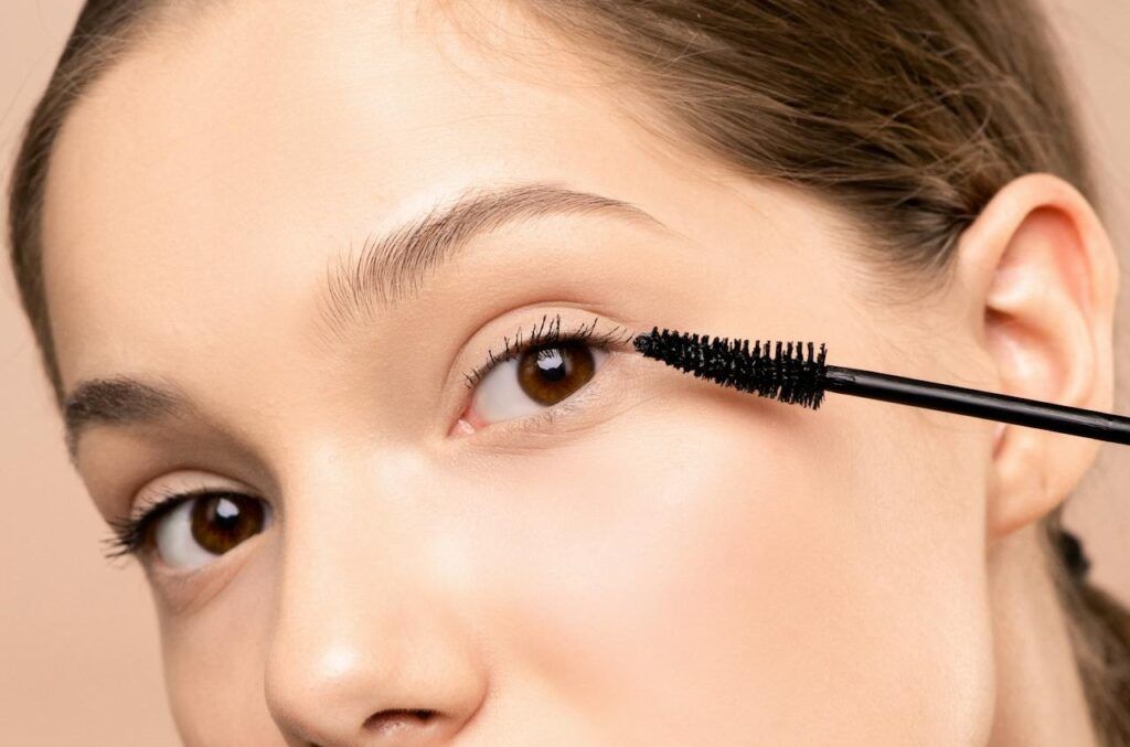 Can Mascara Make Your Eyelashes Grow Longer